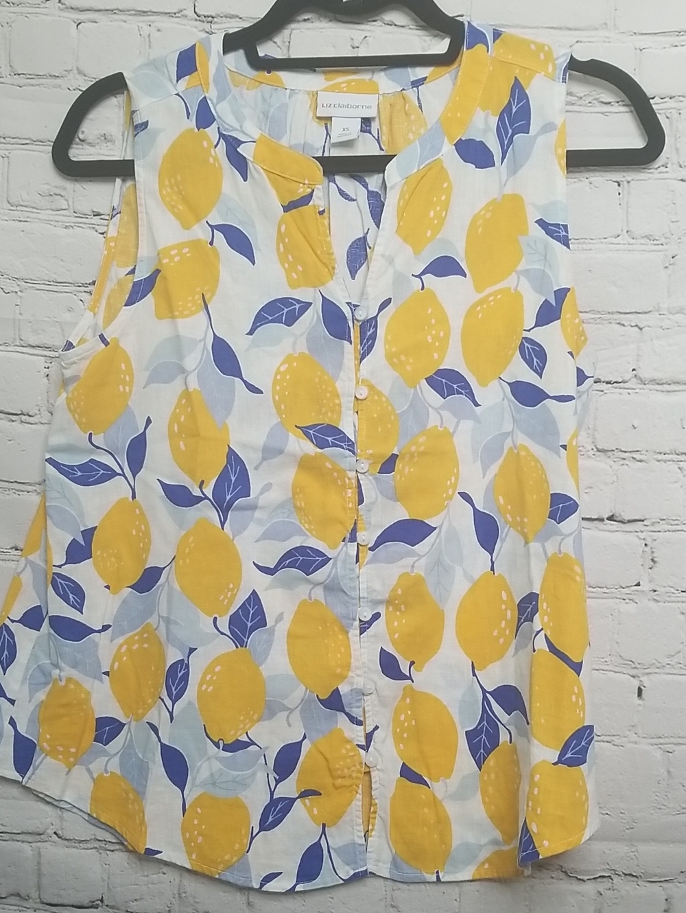 Liz Claiborne womens XSmall top front buttondown sleeveless Vneck EUC
